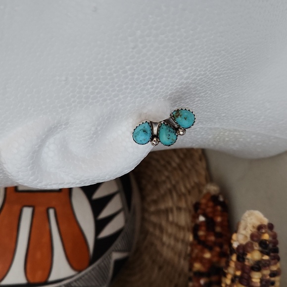 NWOT Native American Navajo Handmade Turquoise & Sterling Cluster Earrings 🩵🩶 - Picture 6 of 9